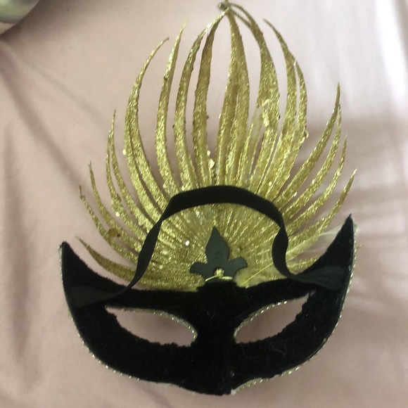 Mask - Picture 2 of 2